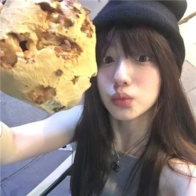 挥著翅膀的女孩